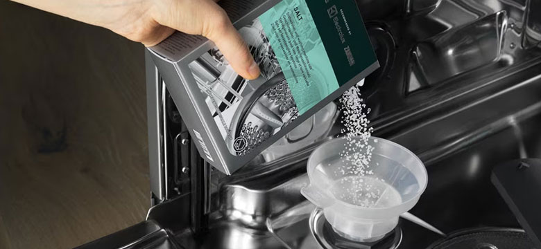 نمک نا مرغوب علت روشن شدن علامت مخزن نمک ماشین ظرفشویی