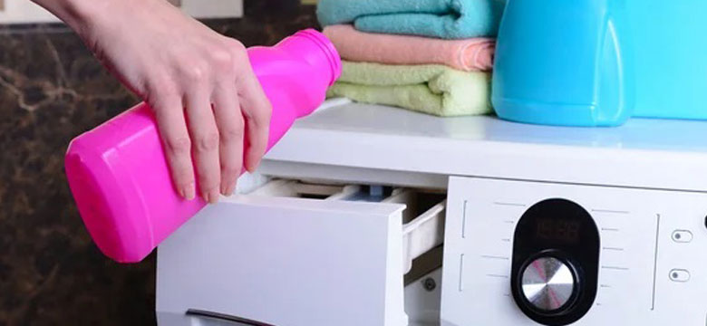 ریختن مایع در ماشین لباسشویی