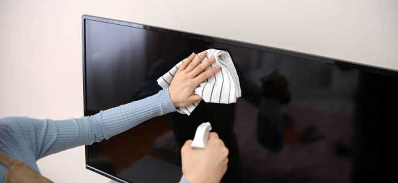 تمیز کردن صفحه تلویزیون با محلول